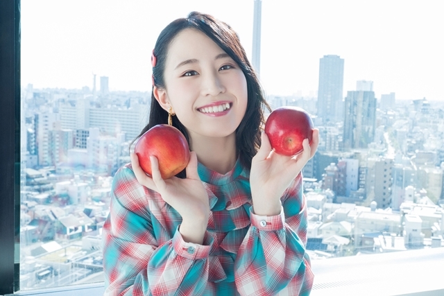 鈴木みのりさんがりんごを食べながら楽曲チャートを作成!?　1stアルバム「見る前に飛べ！」発売記念インタビュー前編-18