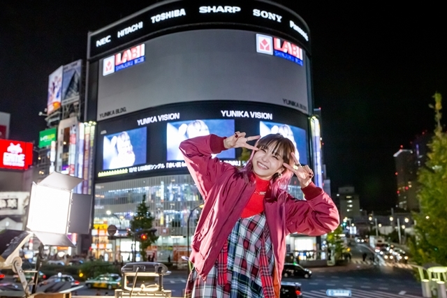 LiSAさんの新曲「赤い罠(who loves it?)」MVが、新宿ユニカビジョンでサプライズ初解禁！　TBS系テレビ『CDTV』12・1月OPテーマに決定-1