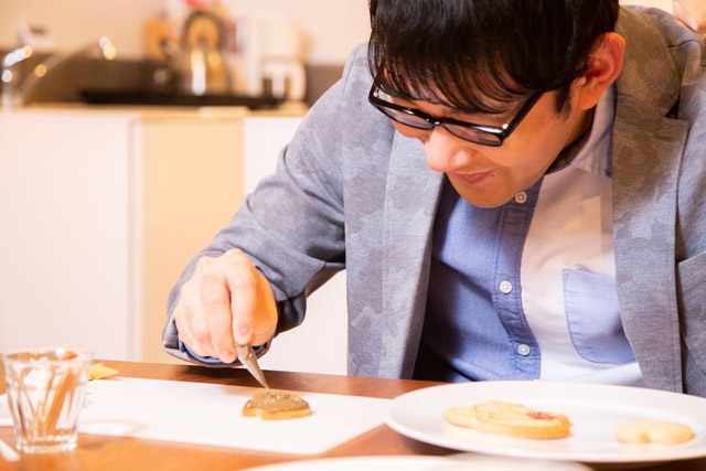 お菓子作り初心者の小野友樹さんがアイシングクッキー作りに挑戦！【Ｄ×２ 真・女神転生リベレーション編】-10