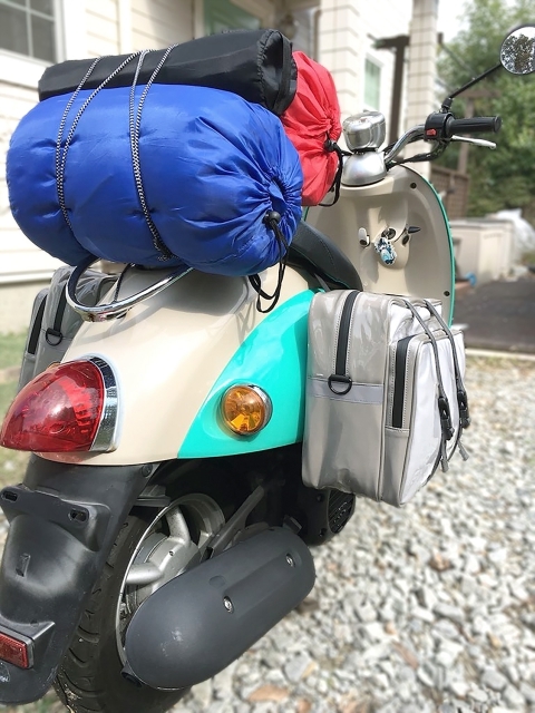 アニメ『ゆるキャン△』志摩リンのサイドバックを再現した「リンちゃんのサイドバッグ」が登場！原付バイクや自転車に取り付けられるうえ、ショルダーバッグとしての普段使いも可能の画像-2