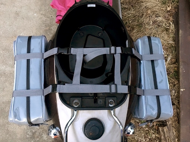 アニメ『ゆるキャン△』志摩リンのサイドバックを再現した「リンちゃんのサイドバッグ」が登場！原付バイクや自転車に取り付けられるうえ、ショルダーバッグとしての普段使いも可能-3