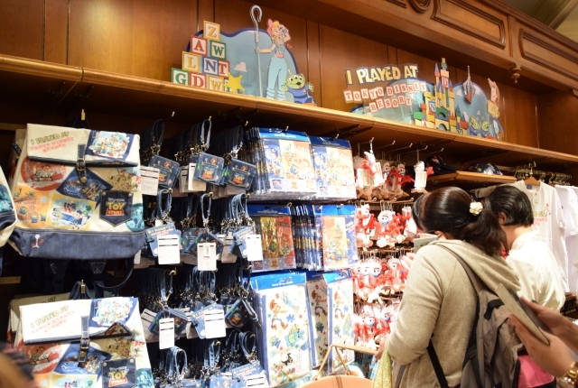 東京ディズニーリゾートで開催中の映画『トイ・ストーリー4』の体験プログラムをレポート！　コラボグッズやフードも楽しめる★