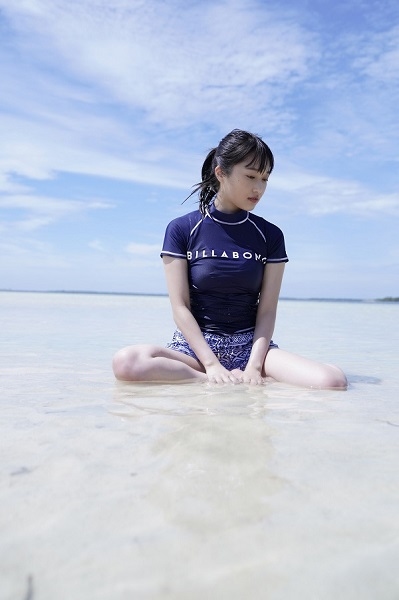 i☆Ris・久保田未夢さん、セブ島で“極限まで素に近い姿”に！　1st写真集12月16日発売決定！「今のクボタが詰まっています」