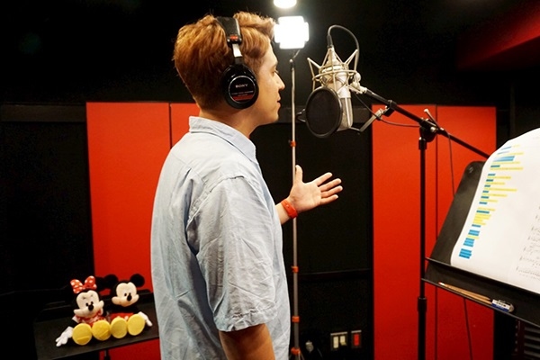 木村昴さんにとって「最も好きな一曲」ともいえる楽曲「王様になるのが待ちきれない」（『ライオン・キング』より）収録の『Disney 声の王子様』シリーズ最新作キャストインタビュー第8弾！