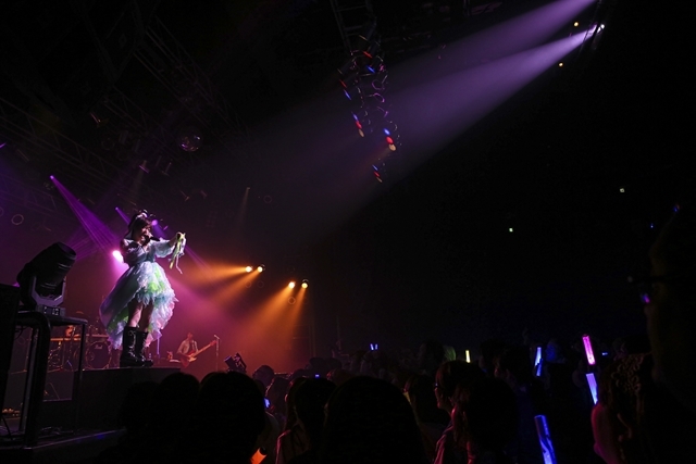 KOTOKOさんのアルバム「tears cyclone -醒-」を携えてのライブツアーファイナル公演より公式レポ到着！　「恋愛CHU!」や「さくらんぼキッス～爆発だも～ん～」などを披露！-3