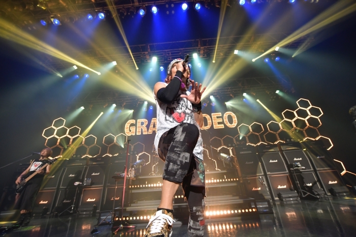 まばたきさえも惜しい！ 笑顔と多幸感が詰まった、『GRANRODEO LIVE TOUR 2019 “FAB LOVE”』レポート