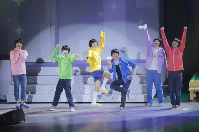 舞台「おそ松さん on STAGE ～SIX MEN’S SHOW TIME3～」オフィシャルレポートが到着！　松野家の1年を通して季節イベントが描かれるショータイム！