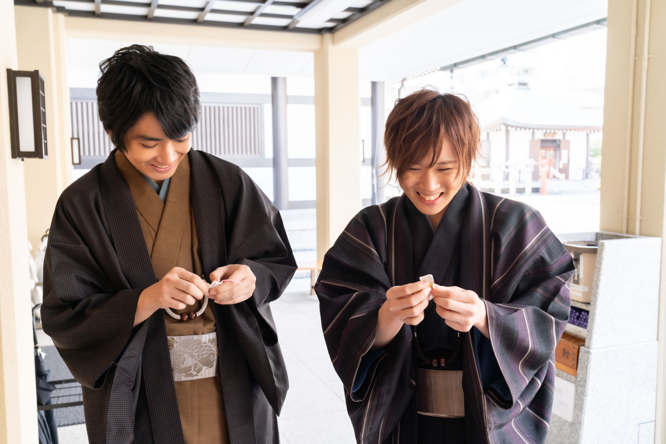 声優・坂泰斗さんと小松昌平さんが和服姿で『星鳴エコーズ』ゲームアプリリリース＆WEBラジオ2期のヒット祈願へ！　これからの展開が気になる2人のインタビューもお届け♩