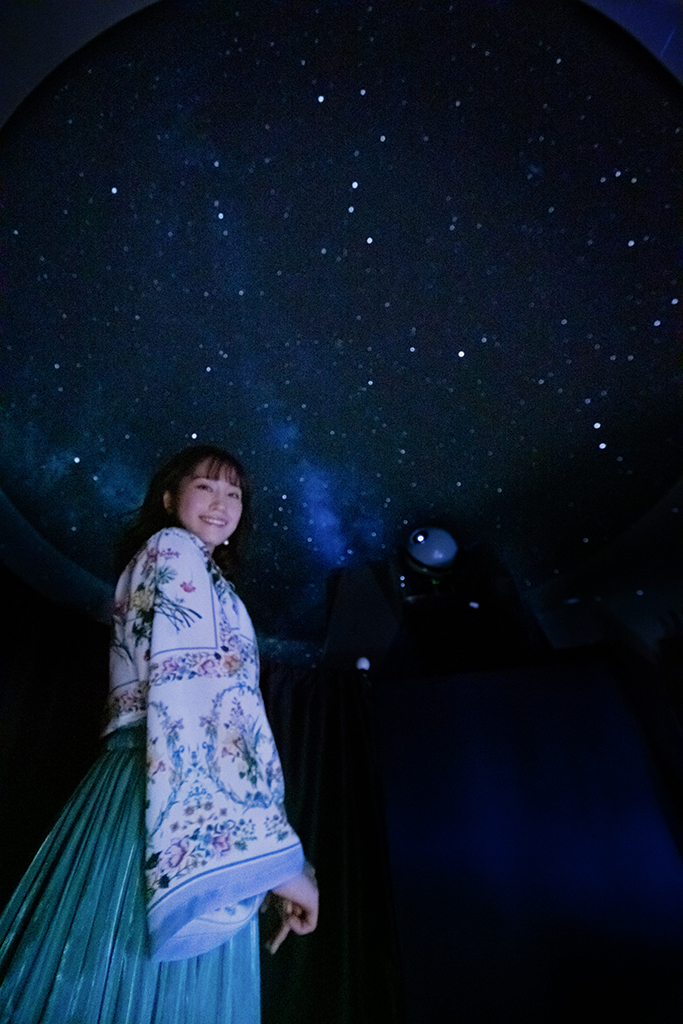 いつかはプラネタリウムライブも──4thシングル『夜空』発売記念、鈴木みのりさん「妄想デート風」インタビュー後編の画像-3