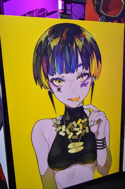 イラストレーター・LAM先生初個展「目と雷」をレポート！ 壁一面に貼られたイラストにネオン管や、特注のバイクなど特別改装したギャラリーは圧巻！