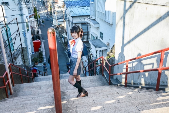 人気アニメ映画作品『君の名は。』東京での生活に強い憧れを抱く女子高生・宮水三葉のコスプレ特集！