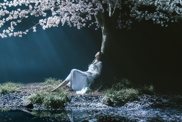 歌手・AimerさんのYouTubeチャンネル登録者数100万人突破＆最新シングル「春はゆく/marie」大ヒット記念！　10曲のMVフルサイズが一挙公開