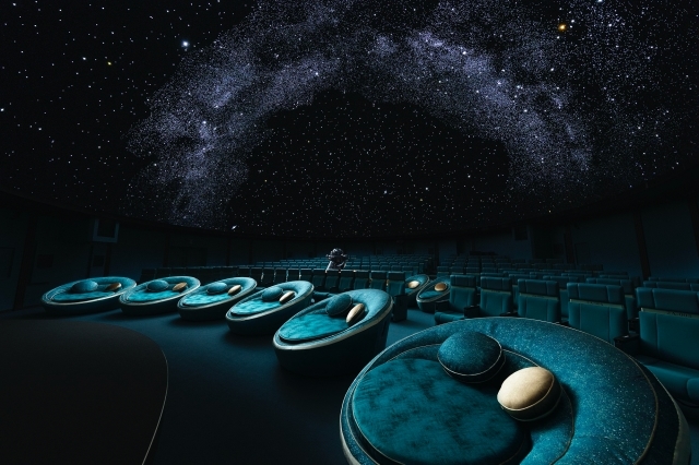 声優・梶裕貴さんがプロデュースを手掛けた旅するプラネタリウム「Starry Globe 世界をめぐる星の旅」上映決定！『梶100！』では西山宏太朗さんとともに公開までの様子に密着-7