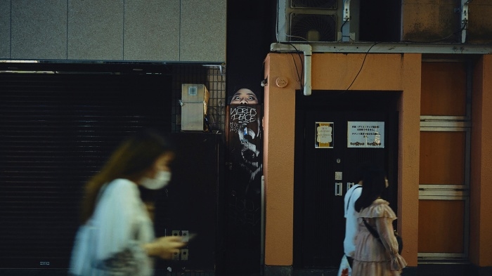 『約束のネバーランド』コミックス×実写映画のコラボキャンペーンが開始！ クローネ役を演じる渡辺直美さんが渋谷をジャック！