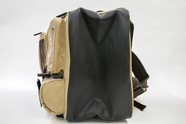 ガルパン』コラボモデルの”座れるバッグ”『ispack』が発売