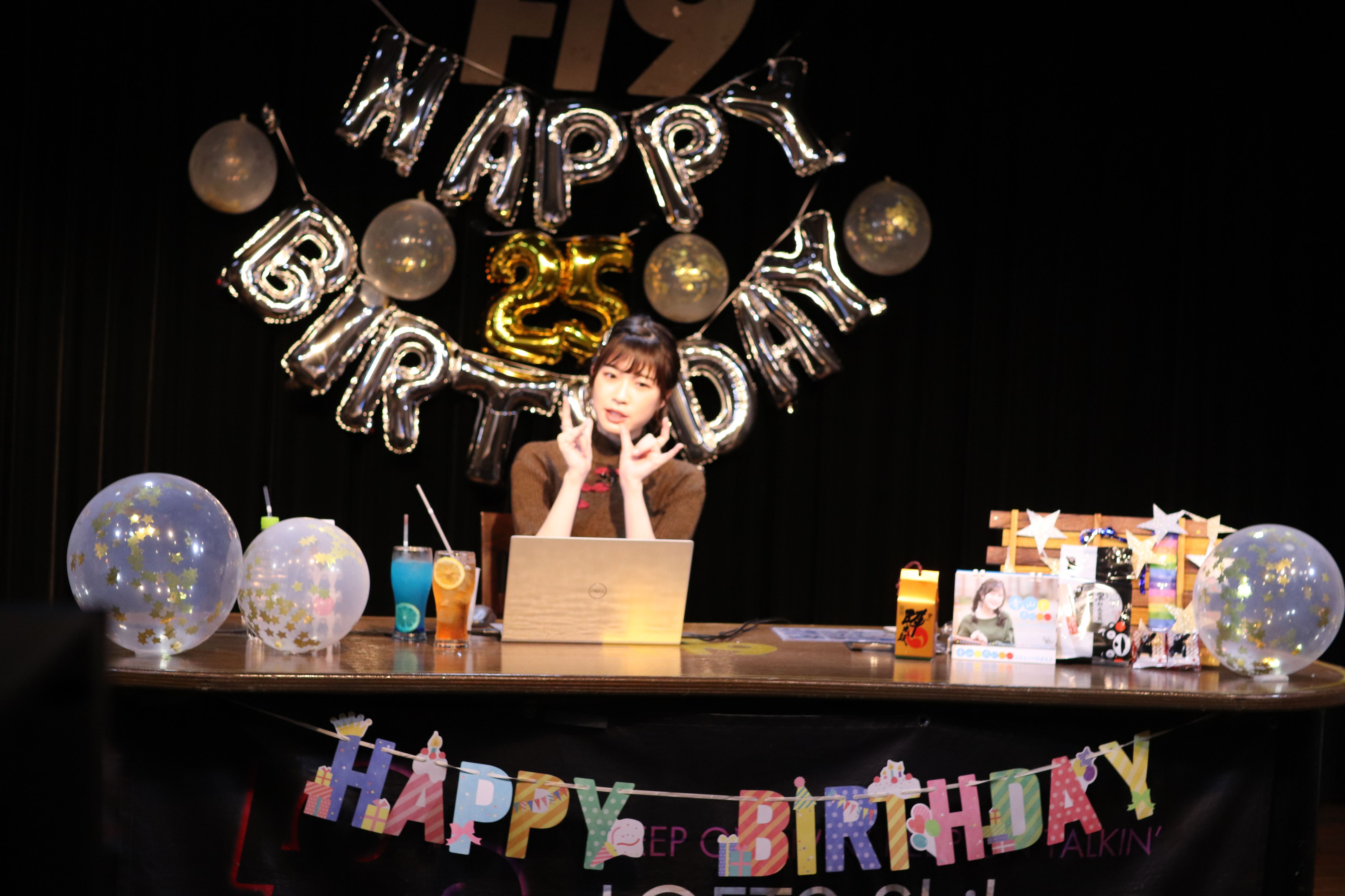 青山吉能さん誕生日イベント「25才のこと、アラサーって言ったやつ全員ふっ飛ばすの会」レポート