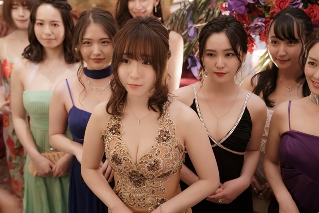 超人気コスプレイヤー伊織もえさんが、実写映画『東京リベンジャーズ』に出演！　艶やかなドレス姿の場面写真も解禁