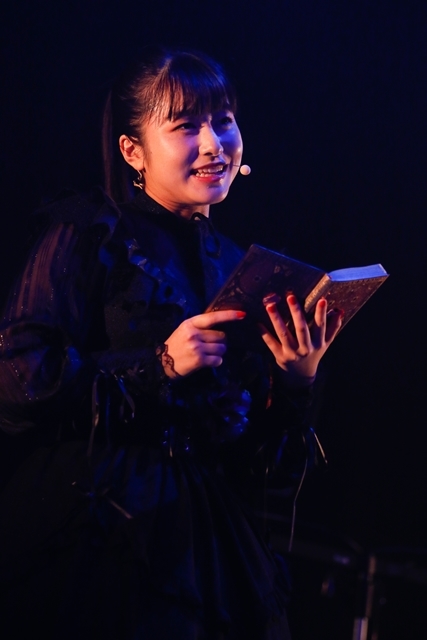 声優・佐々木李子さん主演の新感覚朗読ライブ公演『SynapstoRy～魔女と呼ばれたジャンヌダルク～』より公式レポート到着！　ゲストに若井友希さんと林鼓子さん