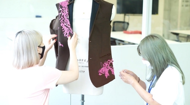 『STATION IDOL LATCH!』バンタンデザイン研究所との産学共同プロジェクトが始動！　製作したキャスト着用の「アイドル衣装」を初のファンミーティングで披露