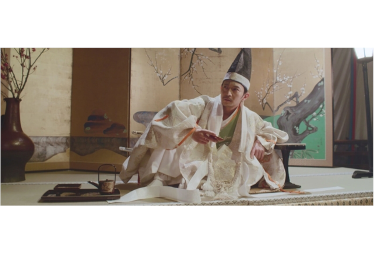 津田健次郎さんが「女王蜂」新曲MVのオフショットを公開し話題に！【注目ワード】