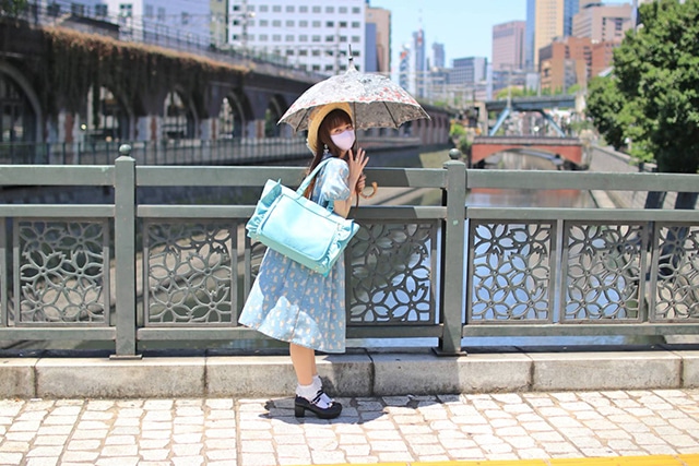 春奈るなさんとREA RARE（リアレア）がコラボした「OSHI TO DATE（オシトデート）フリルトートバッグ」が6月20日まで受注販売中！