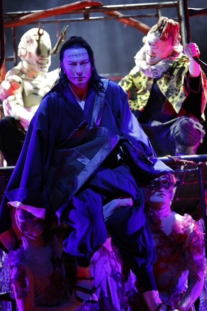 舞台「呪術廻戦」開幕！　佐藤流司さんらキャスト陣のコメント、舞台写真を大公開-8