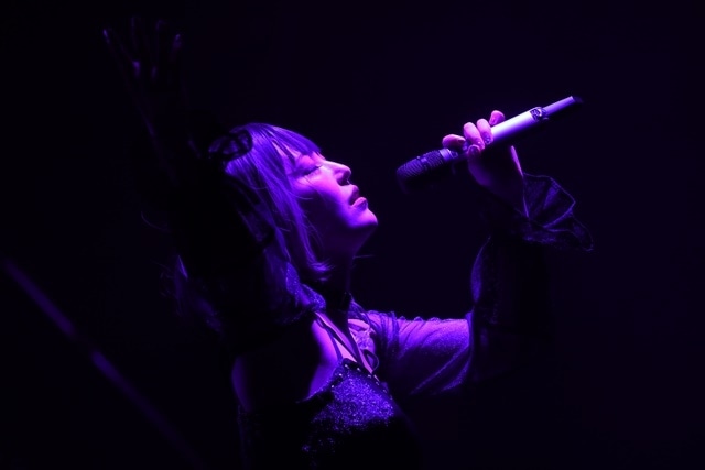 歌手・黒崎真音さんのフルバンドワンマンライブ「MAON KUROSAKI LIVE 2022 『-REBOOT-』」の公式ライブレポートが到着！　11月17日（木）より原作・原案を手掛ける音楽劇「ジェイド・バイン」が公開