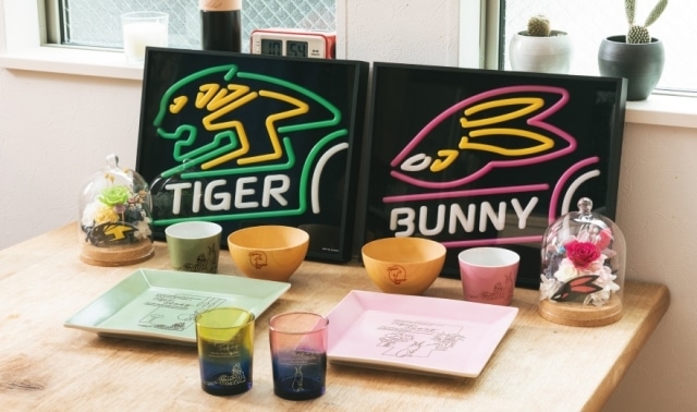 『TIGER & BUNNY 2』より、ワイルドタイガーとバーナビーをイメージしたコラボインテリアがアニメイト通販に登場！-1
