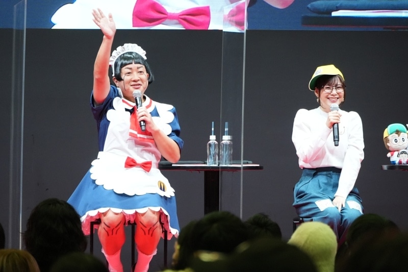 冬アニメ『僕とロボコ』出演声優の松尾駿さん（チョコレートプラネット）と津田美波さんが「ジャンプフェスタ2023」ステージイベントに登壇！　PV第2弾も初公開