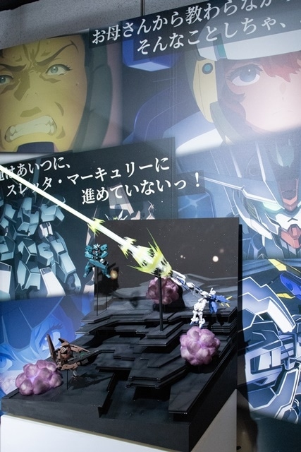 「機動戦士ガンダム 水星の魔女EXPO」フォトレポート｜2m大の「ガンダム・エアリアル（改修型）立像」や、名シーンを再現した迫力満点のジオラマなど見どころ満載！