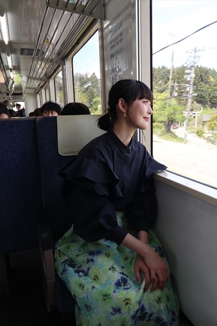 『君は放課後インソムニア』能登麻美子さんが出席したのと鉄道ラッピング車両出発式オフィシャルレポート│「車窓から見る七尾の美しい風景は格別のひと時」