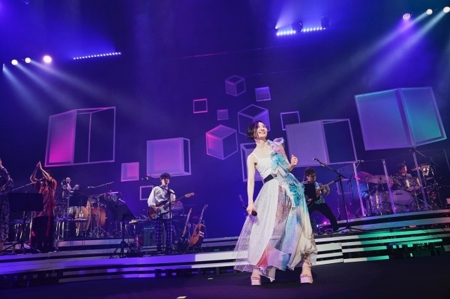 歌手・坂本真綾さん「LIVE TOUR 2023『記憶の図書館』」初日のライブレポートが到着！ | 声出し解禁レコ発ツアーでファンと大合唱！の画像-2