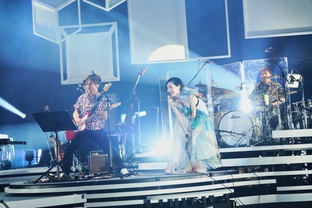 歌手・坂本真綾さん「LIVE TOUR 2023『記憶の図書館』」初日のライブレポートが到着！ | 声出し解禁レコ発ツアーでファンと大合唱！