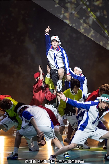 ミュージカル『テニスの王子様』4thシーズン 青学vs六角の東京公演開幕！　ゲネプロの舞台写真＆キャストコメント到着