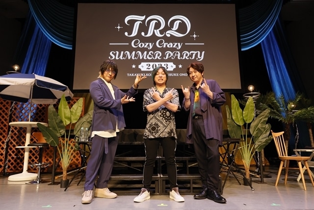 ▲左から近藤孝行さん、ライブでギターを担当した西岡和哉さん、小野大輔さん