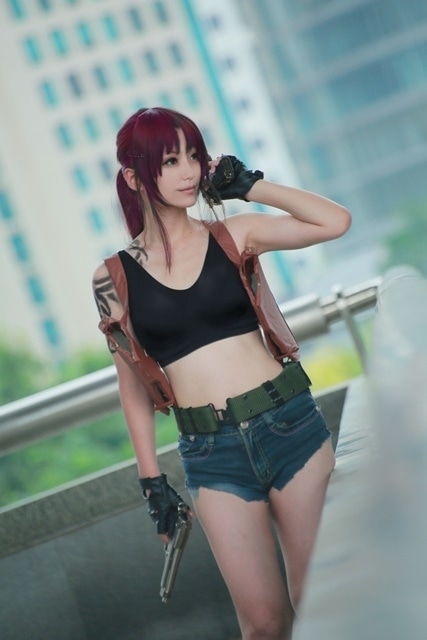 『BLACK LAGOON（ブラックラグーン）』の美しいコスプレ特集！　レヴィ、ロベルタ、バラライカ、シェンホアを再現した美麗な姿をお届け！