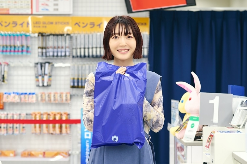 花澤香菜さんアニメイト池袋本店来店レポート！声優活動20周年を記念して店舗スタッフ体験をした模様をYouTube動画収録をしていただきました！-5