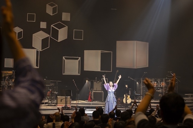 「坂本真綾 LIVE TOUR 2023「記憶の図書館」振替公演」の公式レポートが到着！　中止＆延期となっていたワンマンライブを4カ月振りに再開の画像-6