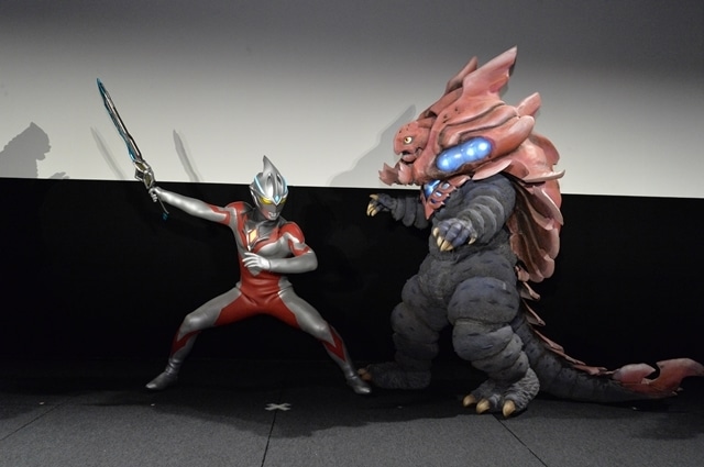 『ウルトラマンアーク』プレミア発表会に戸塚有輝さんらキャスト陣・メイン監督・テーマソングアーティスト登壇！　ウルトラマンアークの声は萩原聖人さんが担当