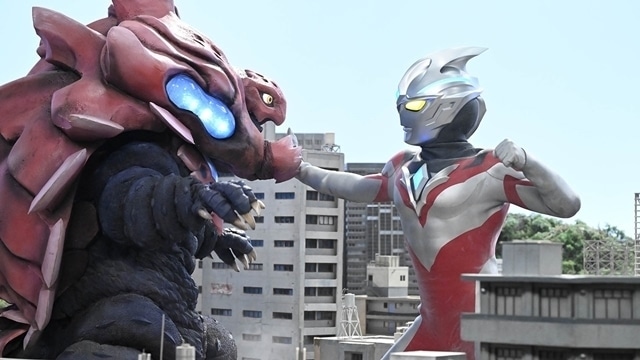 『ウルトラマンアーク』飛世ユウマ役・戸塚有輝さん×石堂シュウ役・金田昇さんインタビュー｜“戦わない主人公”がウルトラマンに変身する理由。やがてバディとなるふたりの葛藤と成長に注目してほしい-5