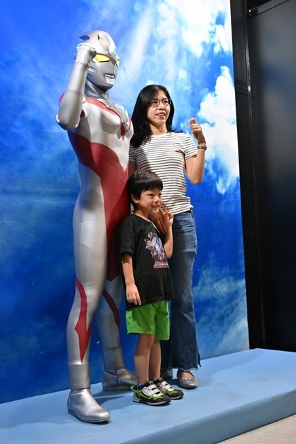 「ウルトラヒーローズEXPO 2024 サマーフェスティバル IN 池袋・サンシャインシティ」オープニングセレモニーの公式レポートが到着！　『ウルトラマンアーク』より戸塚有輝さん、水谷果穂さんが登壇の画像-9