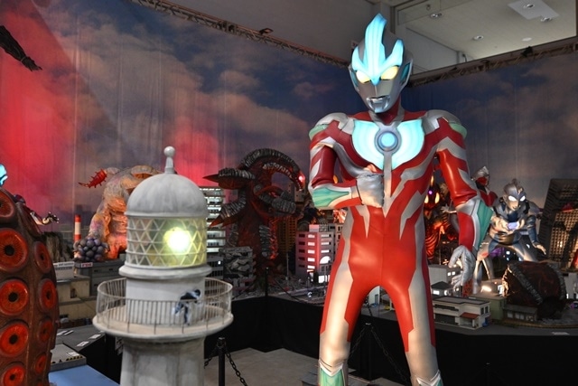 「ウルトラヒーローズEXPO 2024 サマーフェスティバル IN 池袋・サンシャインシティ」オープニングセレモニーの公式レポートが到着！　『ウルトラマンアーク』より戸塚有輝さん、水谷果穂さんが登壇