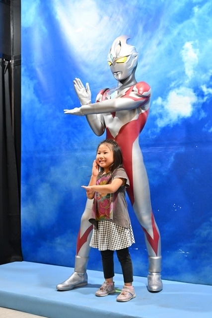 「ウルトラヒーローズEXPO 2024 サマーフェスティバル IN 池袋・サンシャインシティ」オープニングセレモニーの公式レポートが到着！　『ウルトラマンアーク』より戸塚有輝さん、水谷果穂さんが登壇