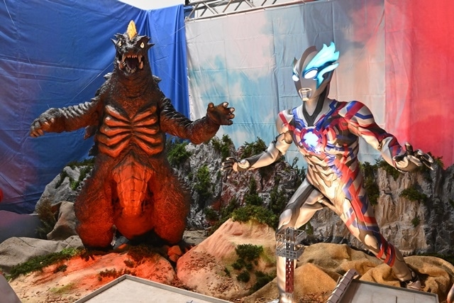 「ウルトラヒーローズEXPO 2024 サマーフェスティバル IN 池袋・サンシャインシティ」オープニングセレモニーの公式レポートが到着！　『ウルトラマンアーク』より戸塚有輝さん、水谷果穂さんが登壇