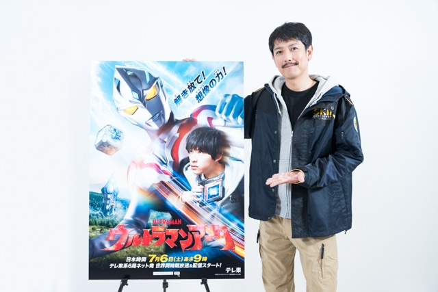 「特撮を作る会社って素敵だなと思います」――『ウルトラマンアーク』伴ヒロシ役・西興一朗さんインタビュー｜ふわっとした空気感でみんなを包む、優しさに溢れたSKIPとヒロシ所長のリーダー像