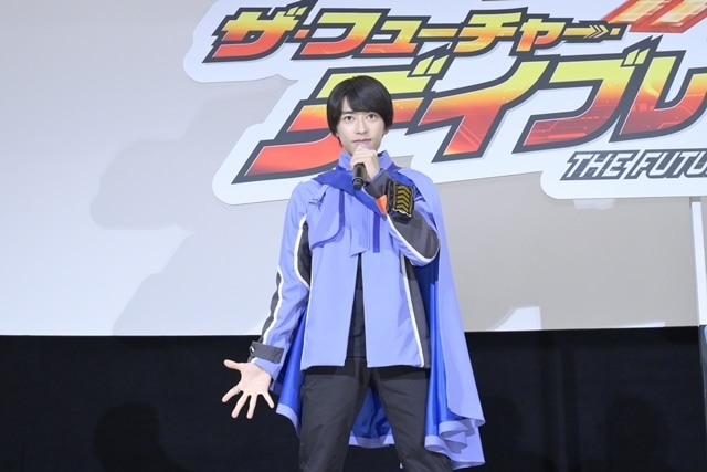 『仮面ライダーガッチャード』から『仮面ライダーガヴ』へ、バトンタッチイベント開催！　本島純政さん・知念英和さんが登壇、変身ポーズも披露の画像-2