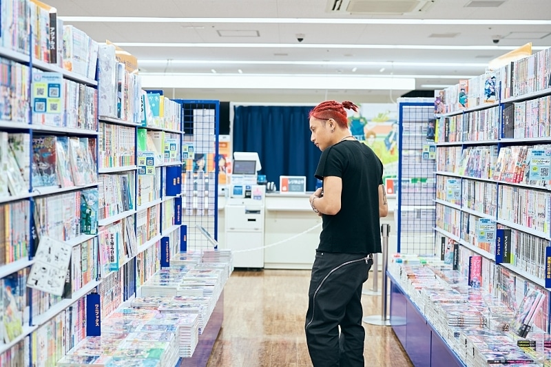 FELIP, the leading face of the Filipino music scene, visits Japan! After his first live performance in Japan, FELIP’s love for manga and anime explodes with a shopping spree! 【Pocket Money Shopping Spree with Animate】-20