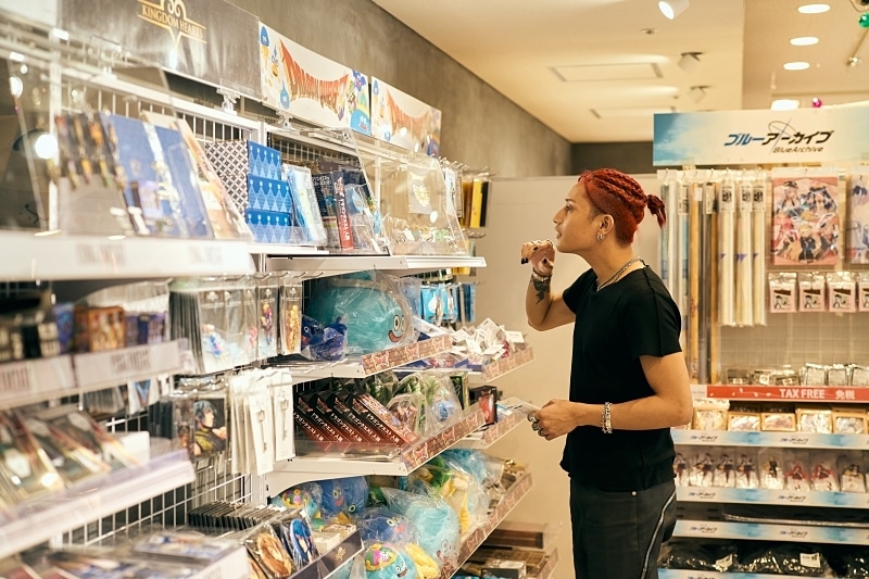 FELIP, the leading face of the Filipino music scene, visits Japan! After his first live performance in Japan, FELIP’s love for manga and anime explodes with a shopping spree! 【Pocket Money Shopping Spree with Animate】の画像-22