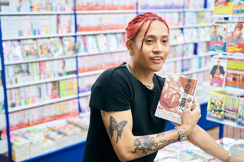 FELIP, the leading face of the Filipino music scene, visits Japan! After his first live performance in Japan, FELIP’s love for manga and anime explodes with a shopping spree! 【Pocket Money Shopping Spree with Animate】-7