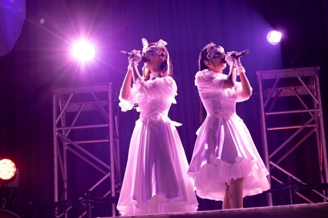 ClariS、現体制で最後のツアー全5公演を完走！　「ClariS AUTUMN TOUR 2024 ～Via Fortuna～」ツアーファイナル大阪公演レポートが到着！-3